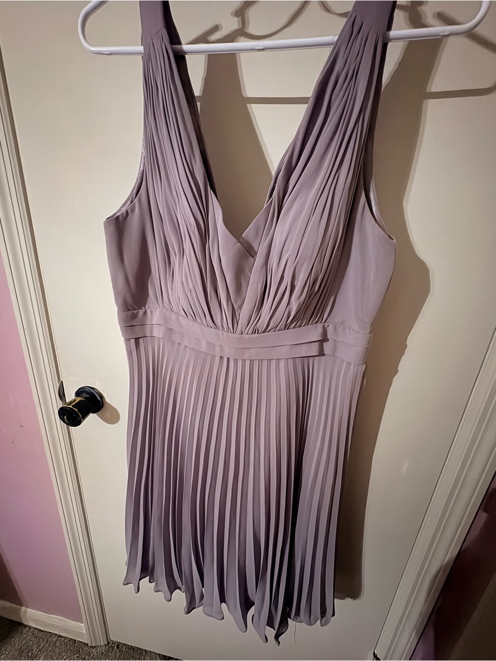 Donna Morgan Collection 10 Pleated V-Neck Sleeveless Dress in dusty plum - Picture 9 of 15